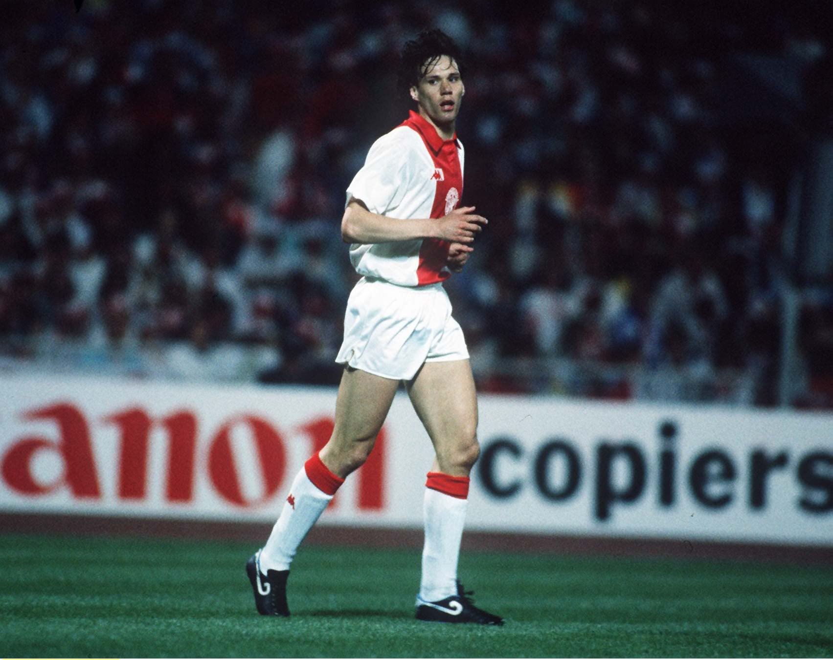 80年代AC米兰的领袖：马尔科·范巴斯滕的进攻艺术