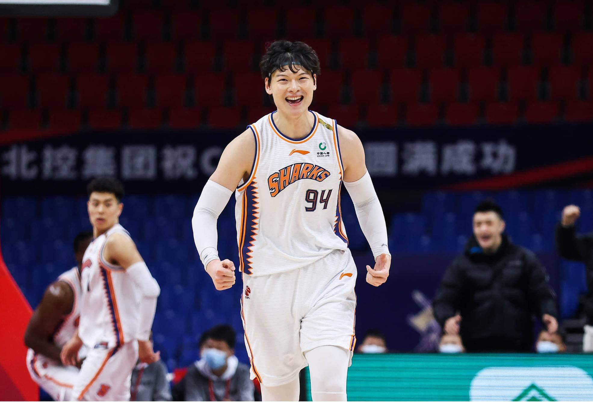 王哲林：篮球之路的坚实步伐